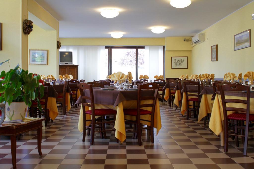 Hotel Certosa チェルトーザ・ディ・パヴィーア エクステリア 写真