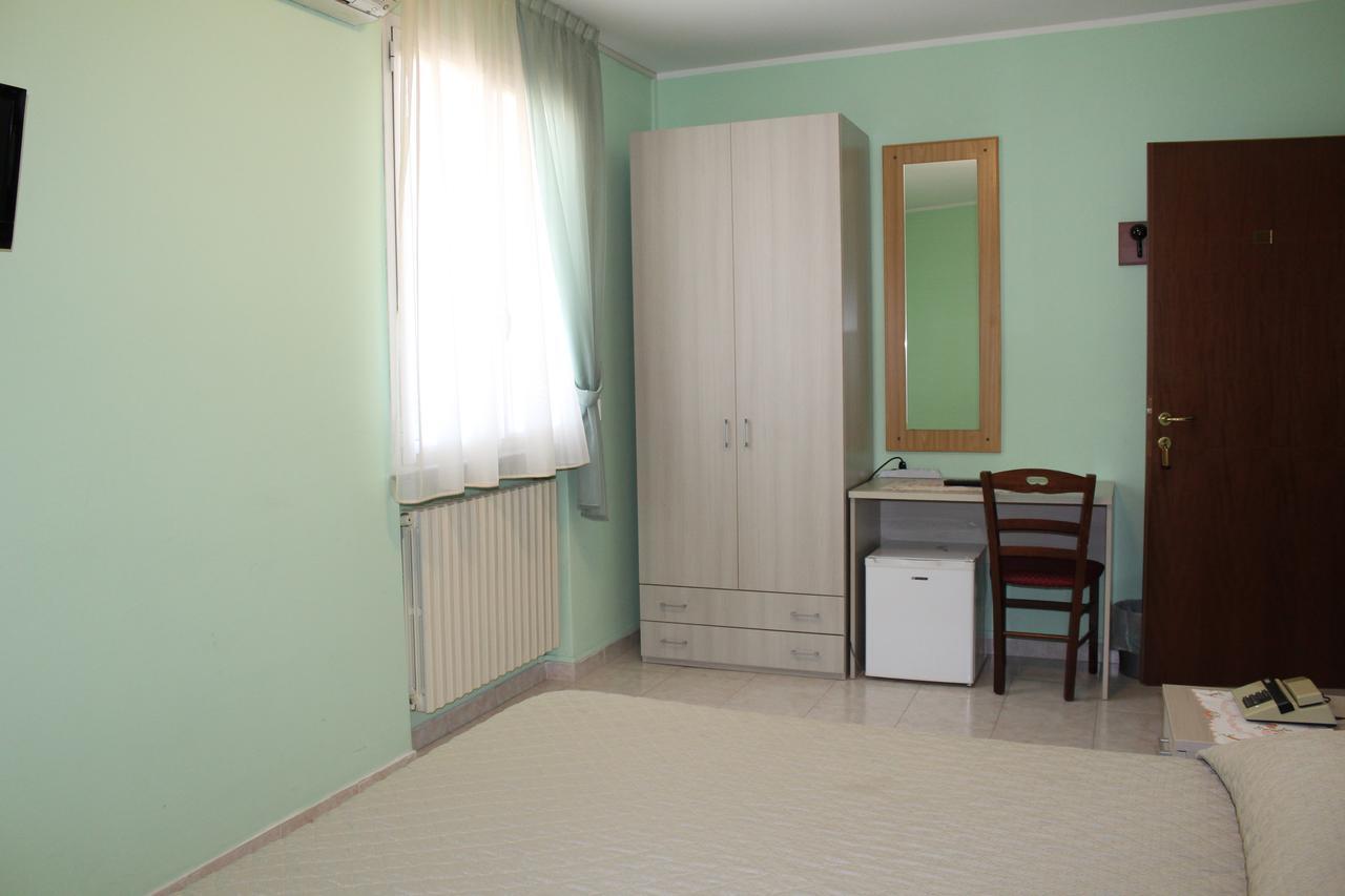 Hotel Certosa チェルトーザ・ディ・パヴィーア エクステリア 写真